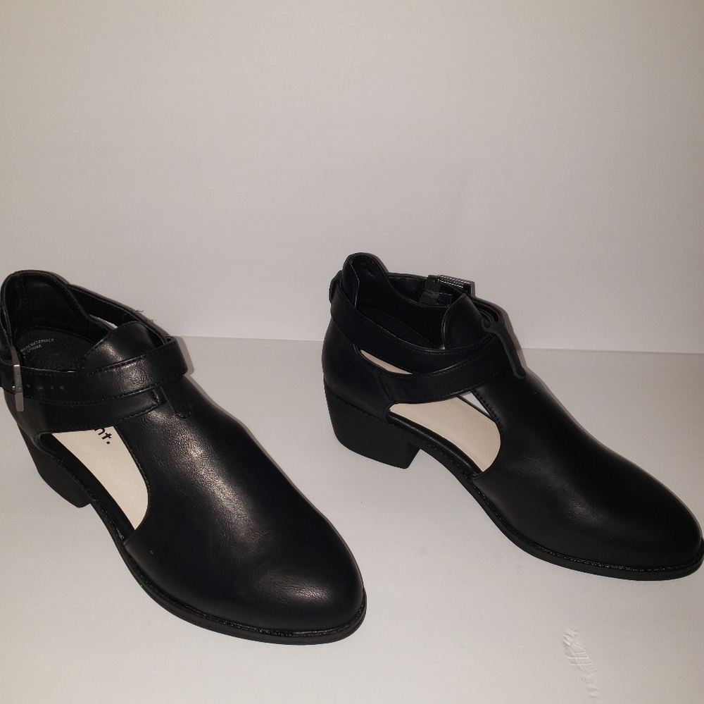 Shoes - Picture 2 of 3